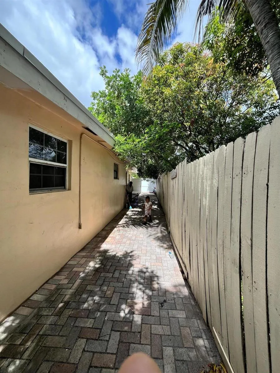 4730 NE 2nd Avenue NE, Deerfield Beach, FL 33064 photo 8
