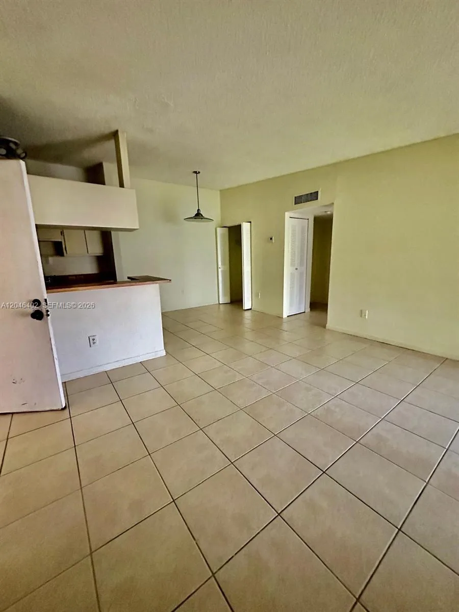 809 NE 199th St # 206-7, Miami, FL 33179 photo 3