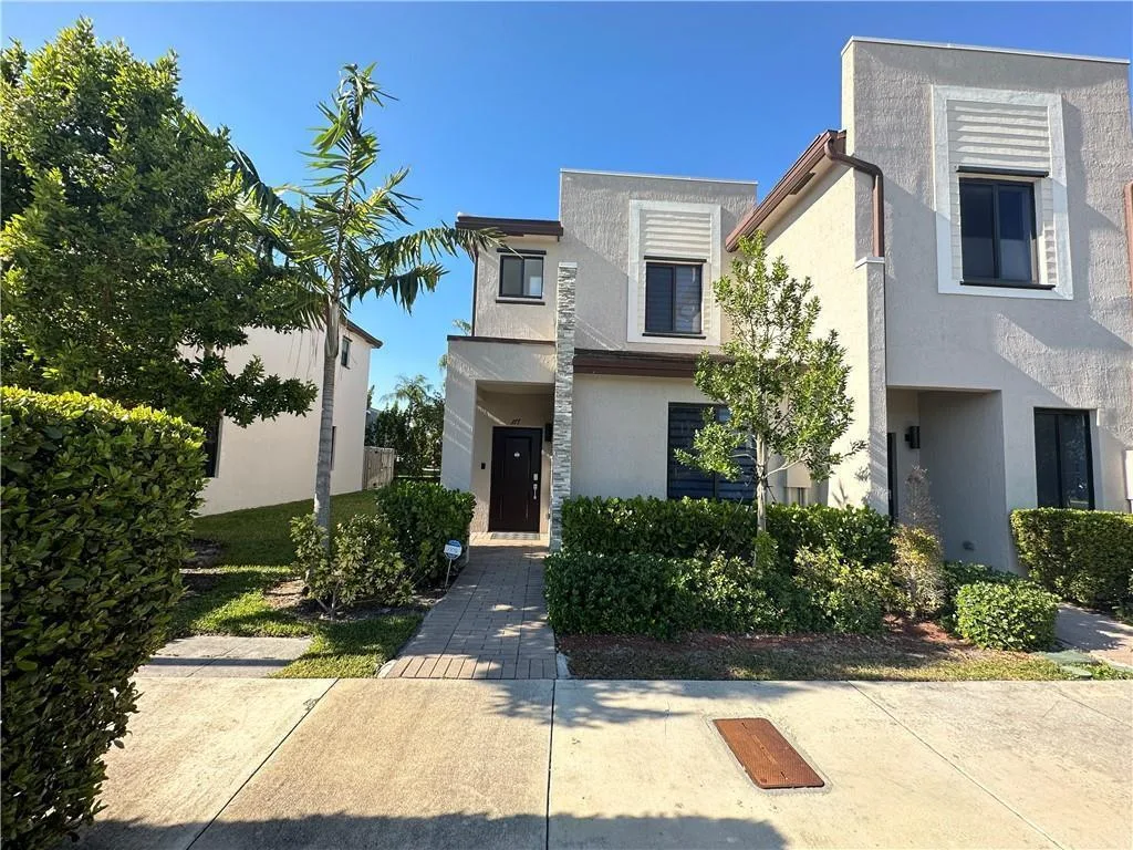 377 NE 208th Terrace # 377, Miami, FL 33179 photo 2