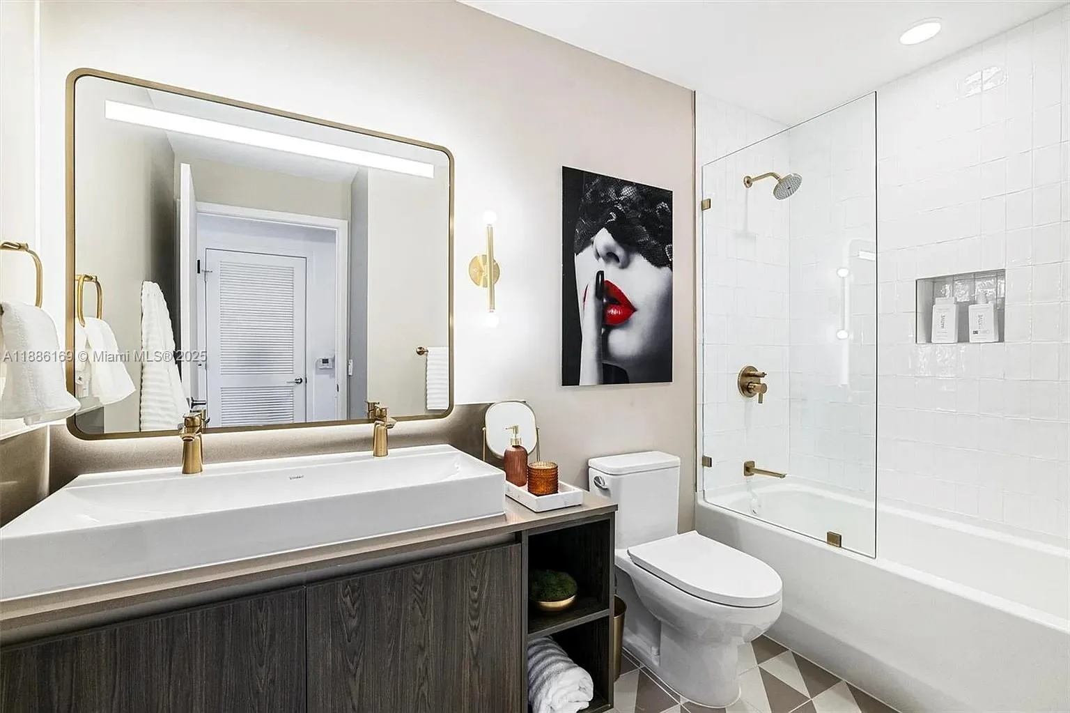 159 NE 6th St # 5106, Miami, FL 33132 photo 6