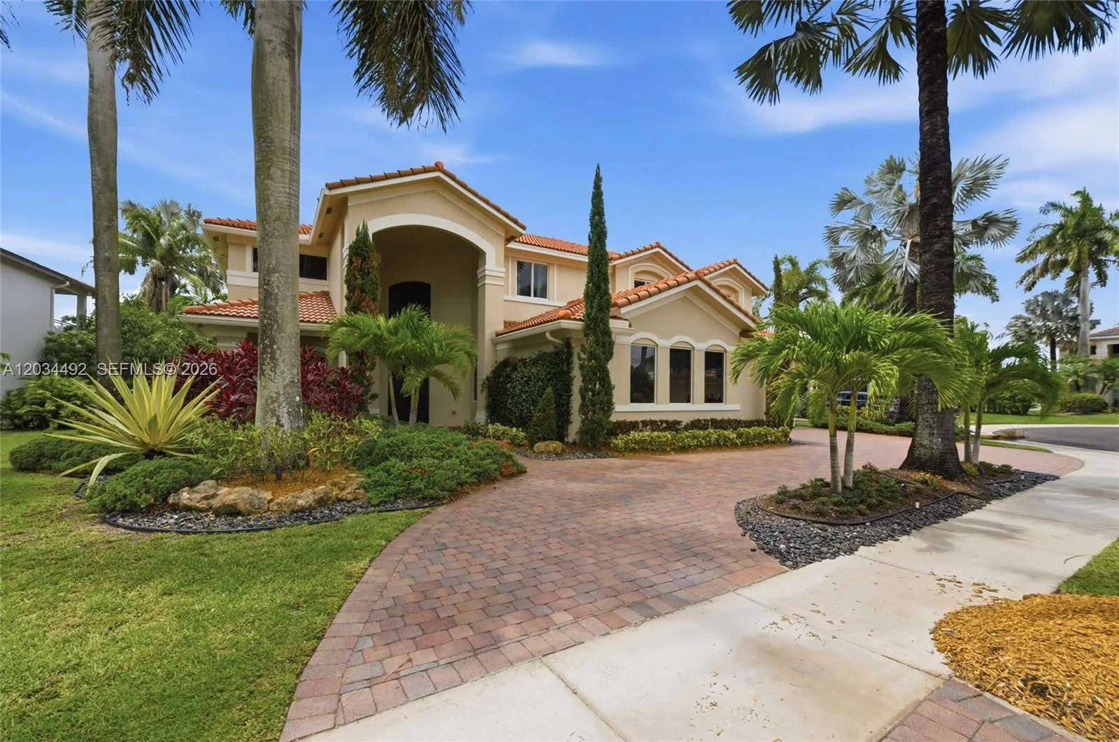 929 Gulfstream Ct, Weston, FL 33327