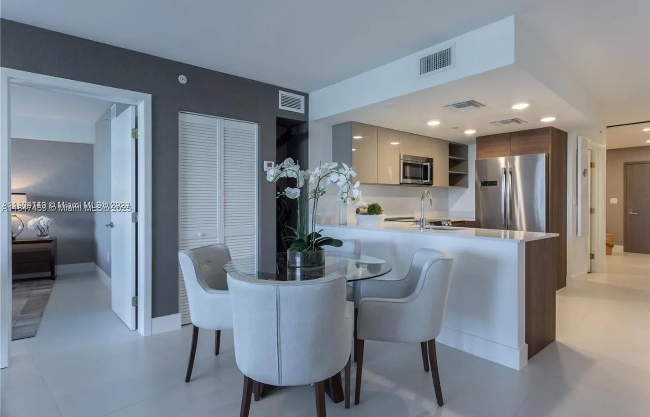 9261 E Bay Harbor Dr # 303, Bay Harbor Islands, FL 33154
