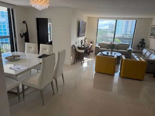 2333 Brickell Ave # 812, Miami, FL 33129