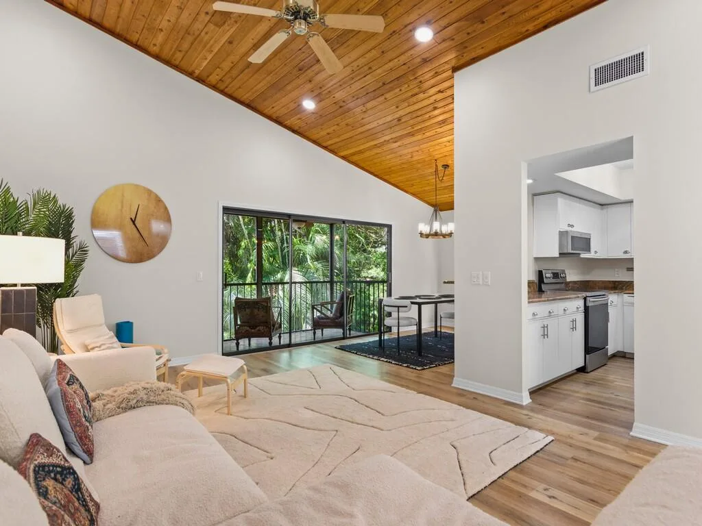 2125 PINE CREEK Boulevard # 205, Vero Beach, FL 32966