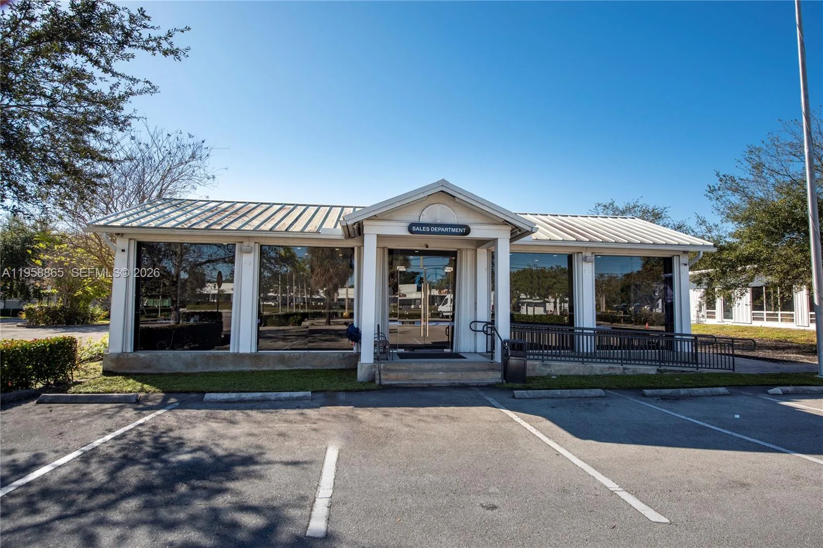 2980 W Oakland Park Blvd, Oakland Park, FL 33311