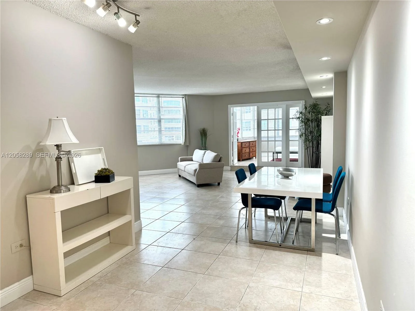 801 Brickell Bay Dr # 465, Miami, FL 33131