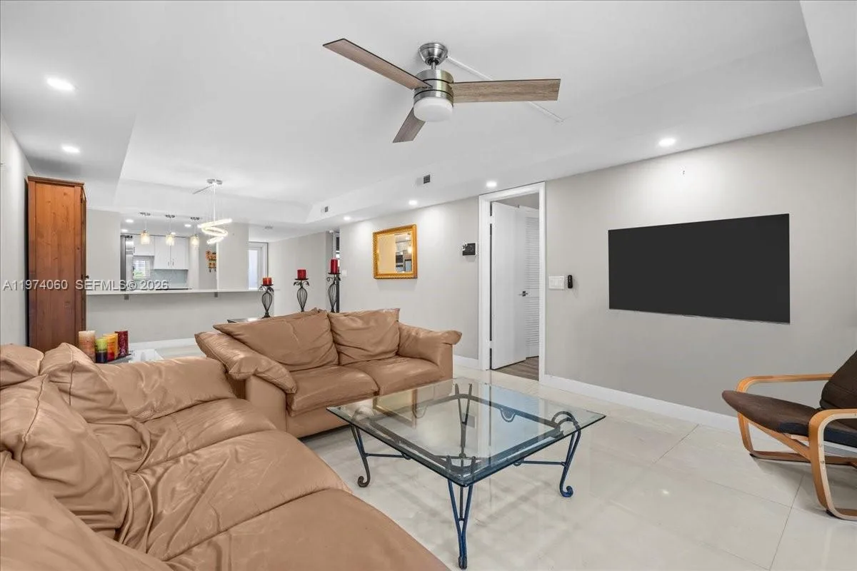 811 S Hollybrook Dr # 208, Pembroke Pines, FL 33025