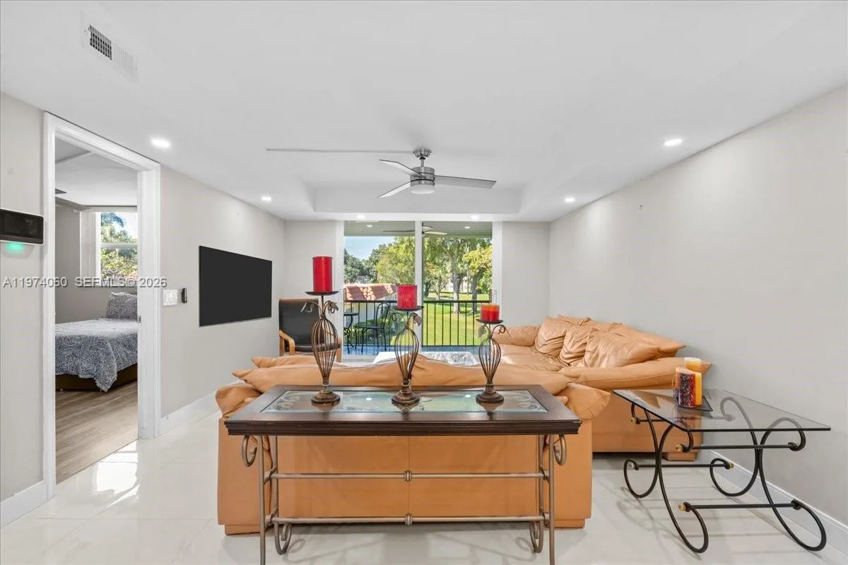 811 S Hollybrook Dr # 208, Pembroke Pines, FL 33025 photo 2