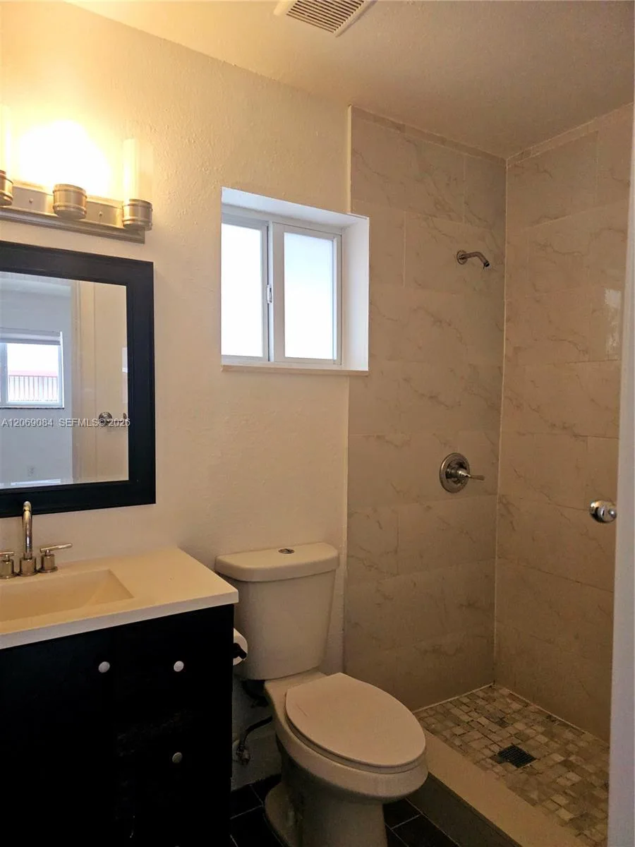 1736 SW 3rd St # 1, Miami, FL 33135 — zdjęcie 3