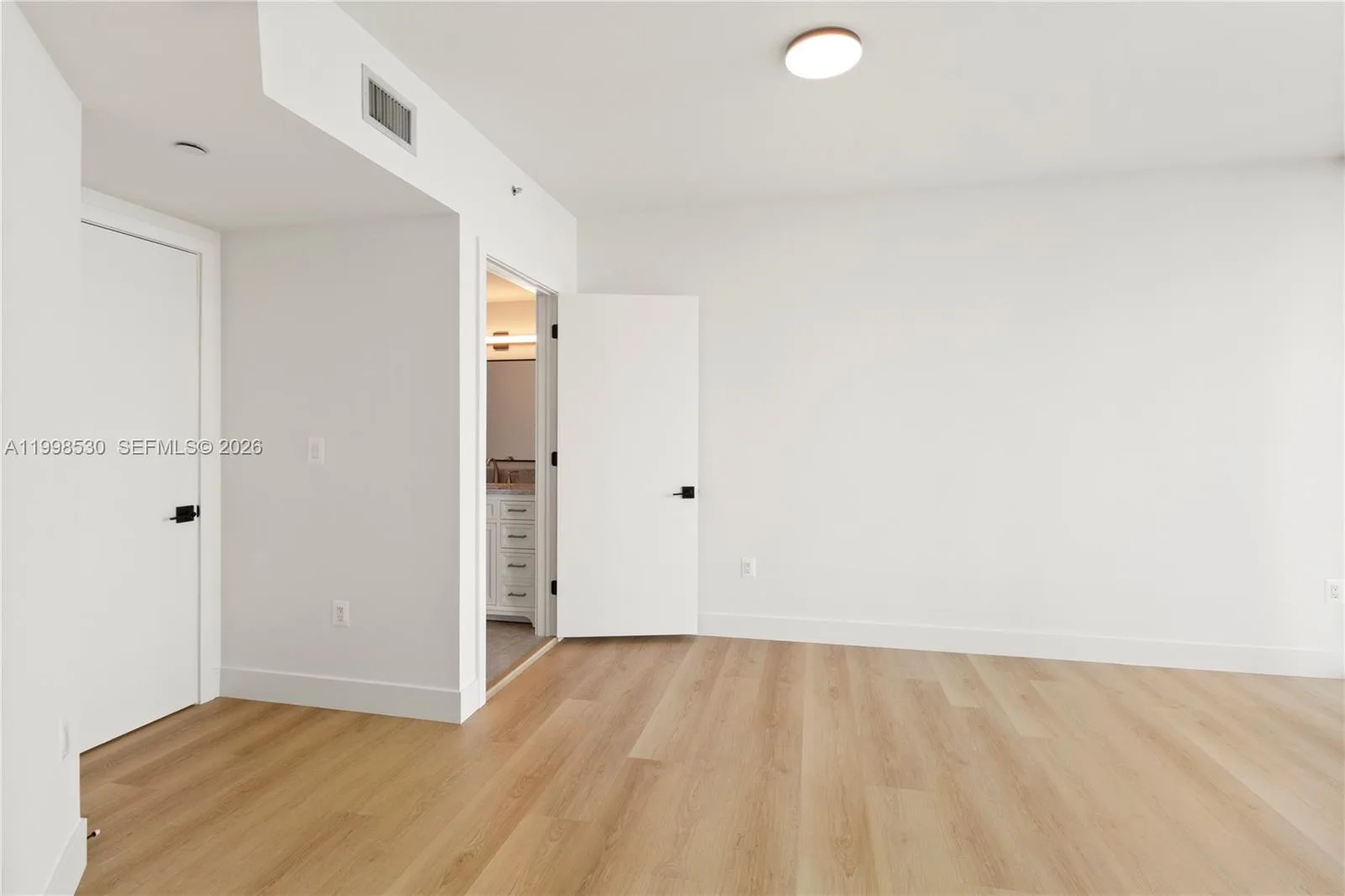 350 S Miami Ave # 3413, Miami, FL 33130 photo 12