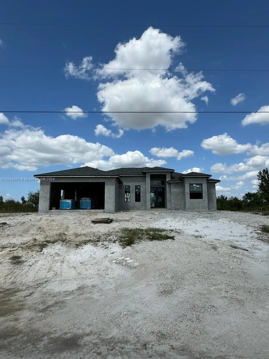 122 NW 18th PL, Cape Coral, FL 33993