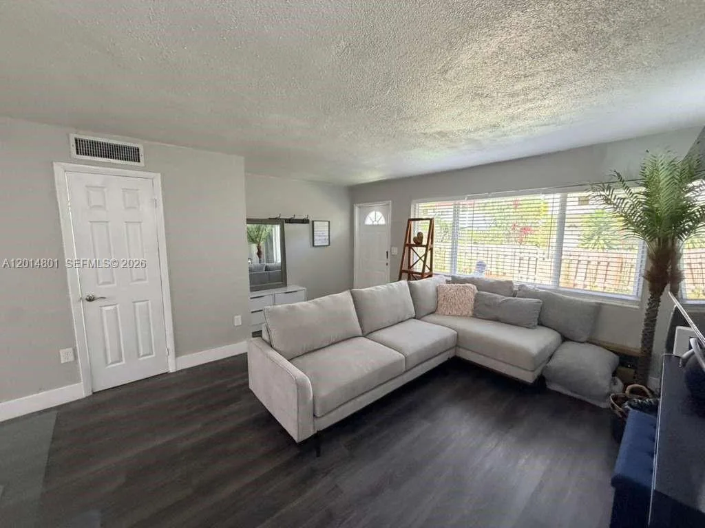 1500 NE 151st St # 104, Miami, FL 33162 photo 7