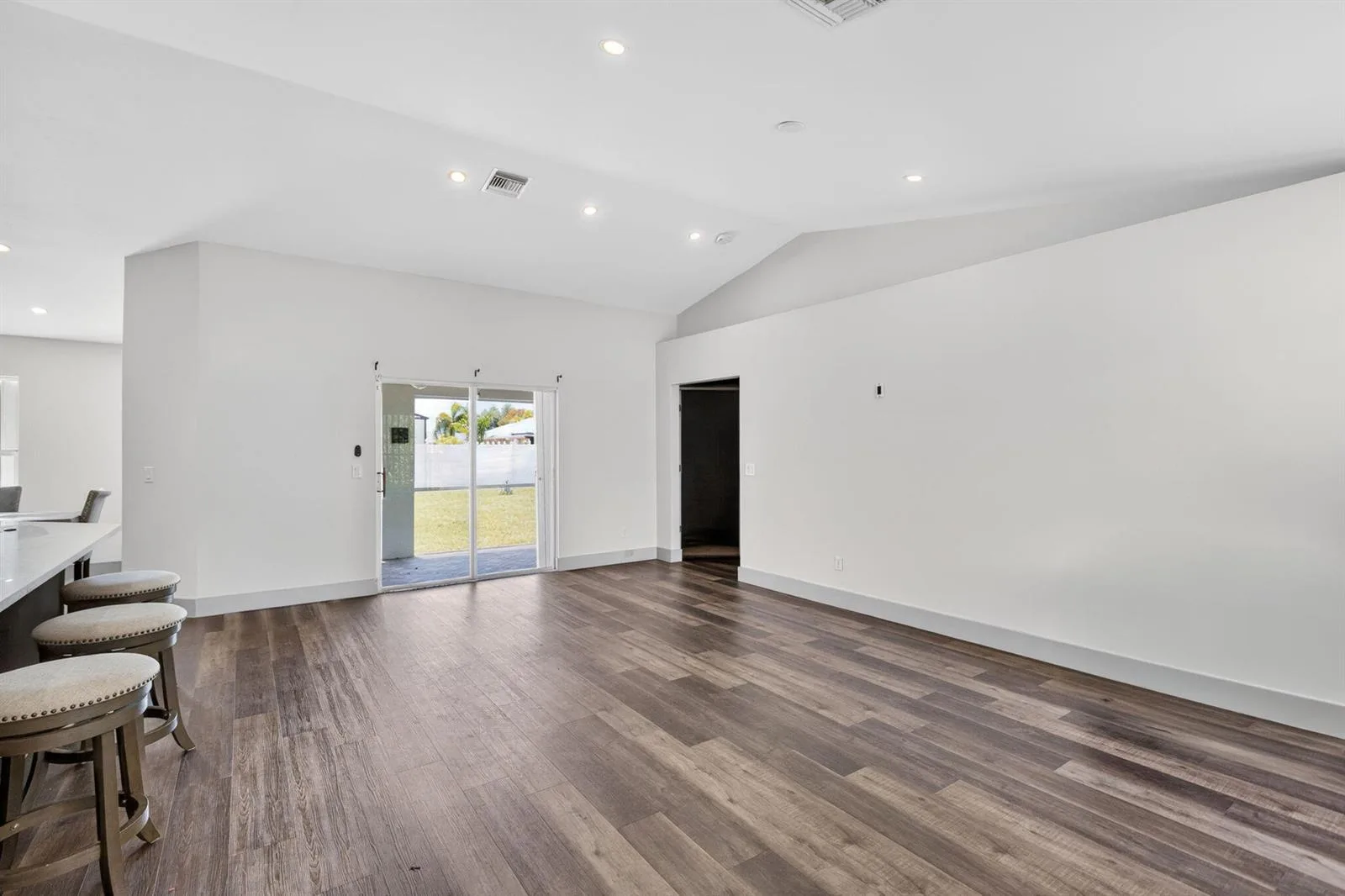 610 SE 21st Lane, Cape Coral, FL 33990 photo 12