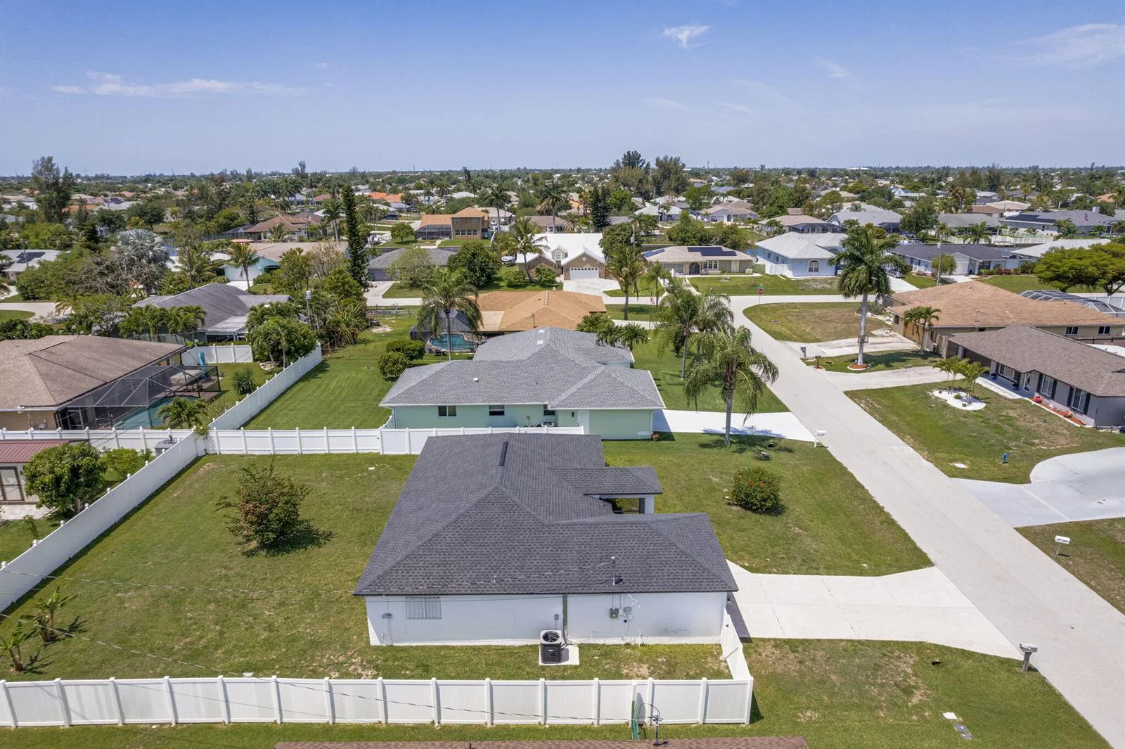 610 SE 21st Lane, Cape Coral, FL 33990 photo 3