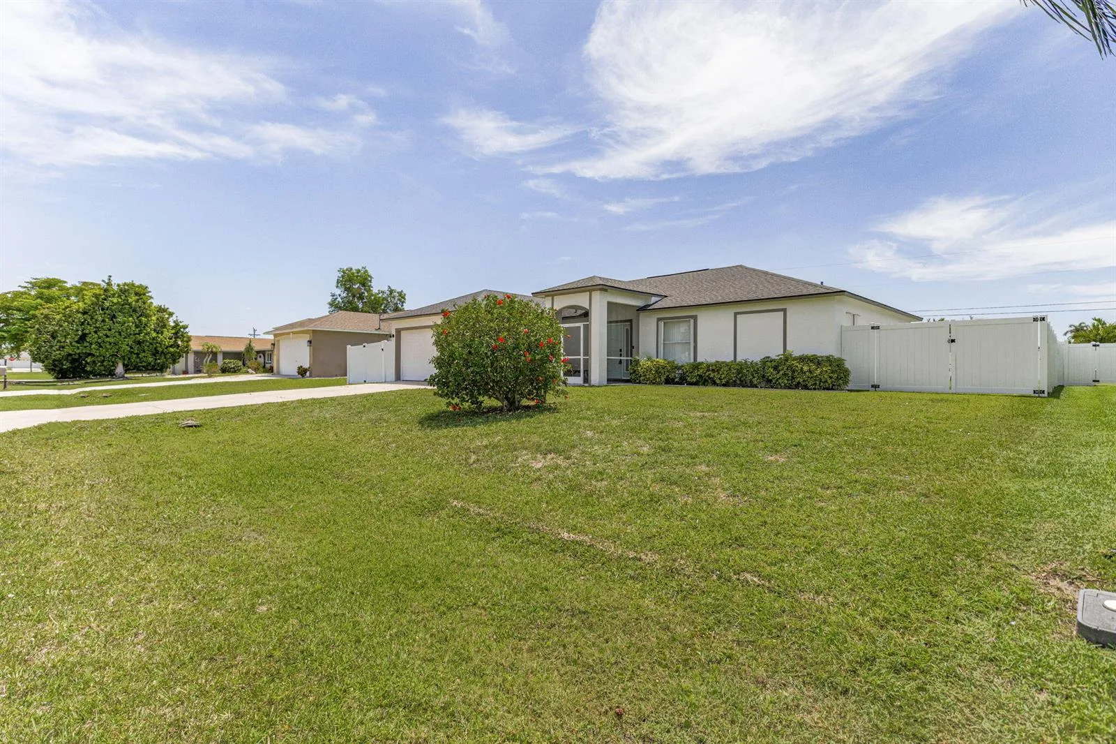 610 SE 21st Lane, Cape Coral, FL 33990 photo 8