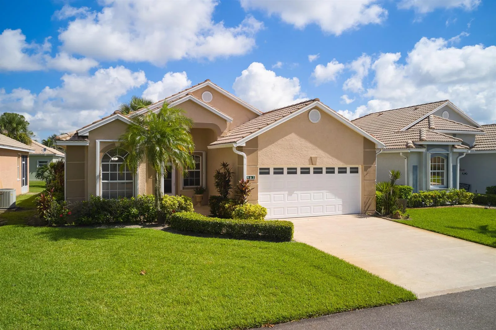 907 NW Sarria Court, Port St. Lucie, FL 34986 photo 2