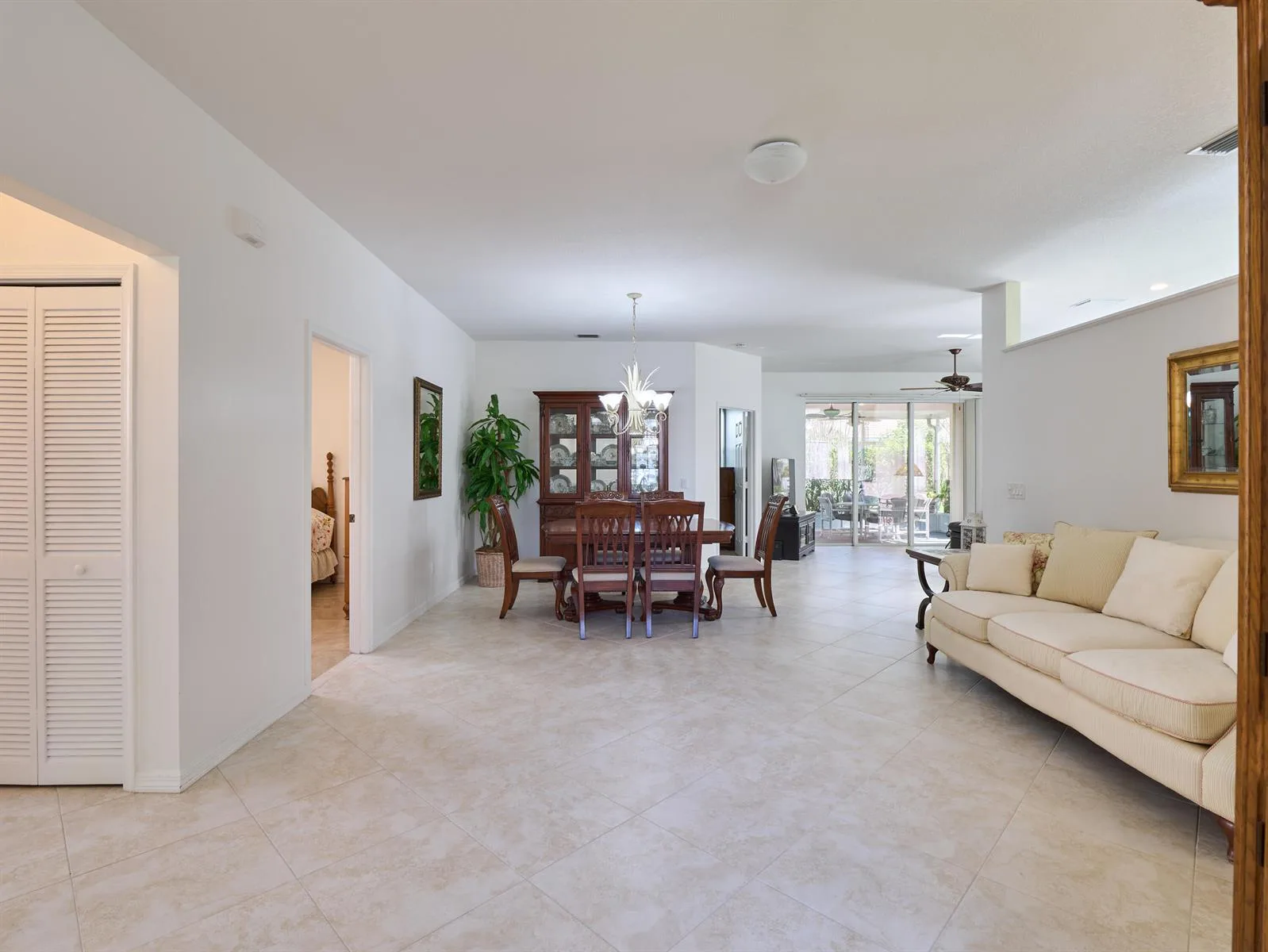 907 NW Sarria Court, Port St. Lucie, FL 34986 photo 5