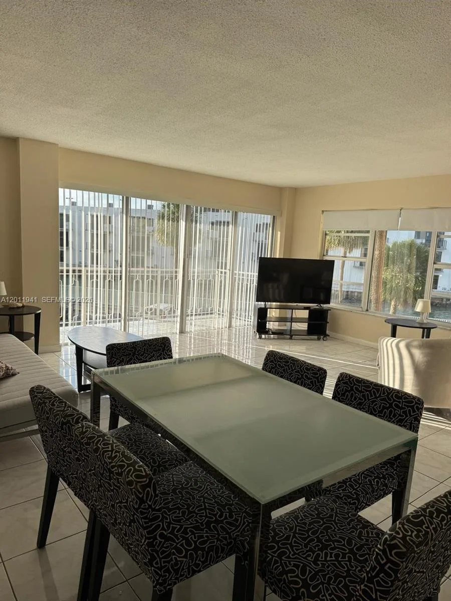 11111 Biscayne Blvd # 2H, Miami, FL 33181 photo 11