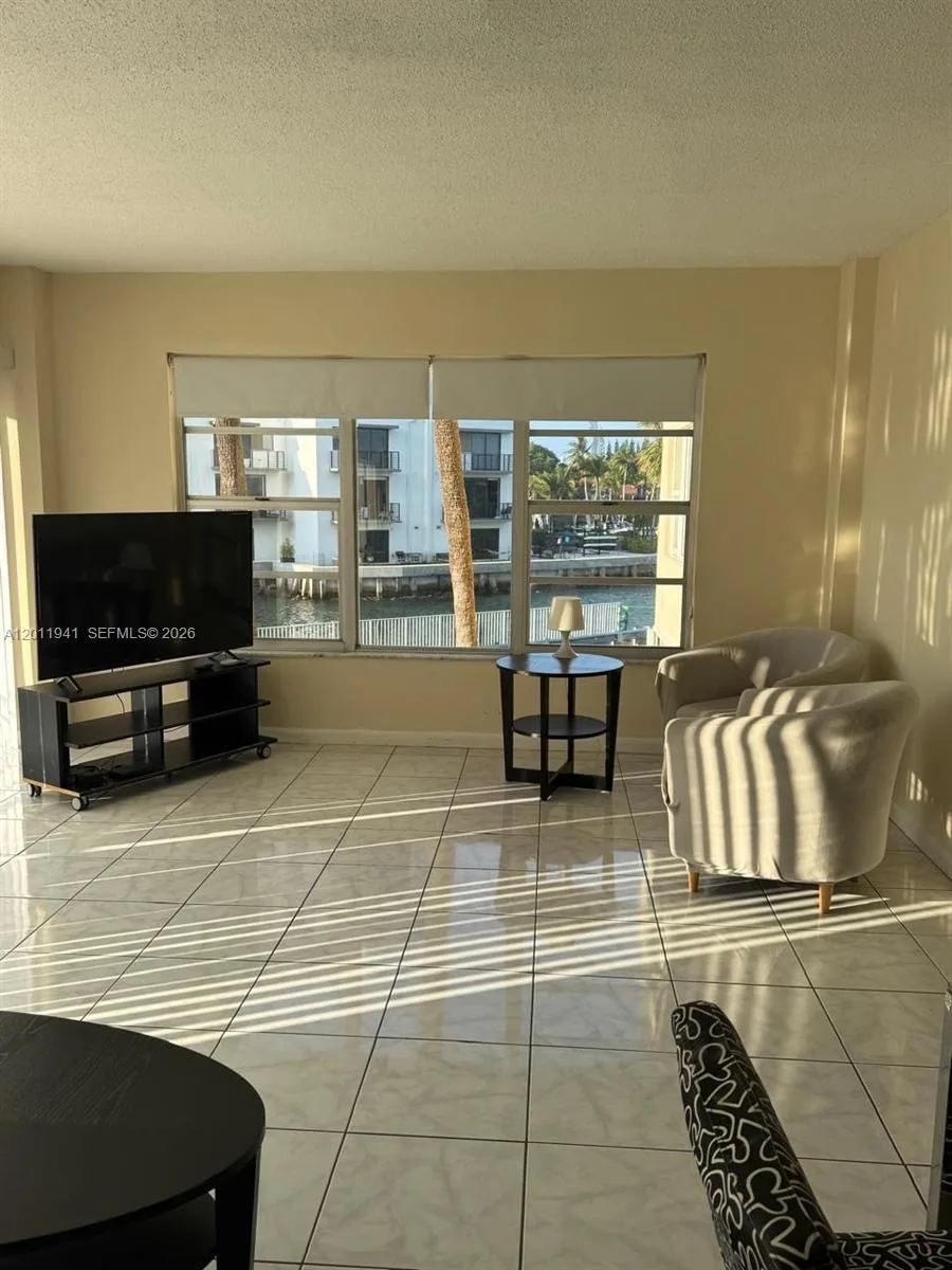 11111 Biscayne Blvd # 2H, Miami, FL 33181 photo 9