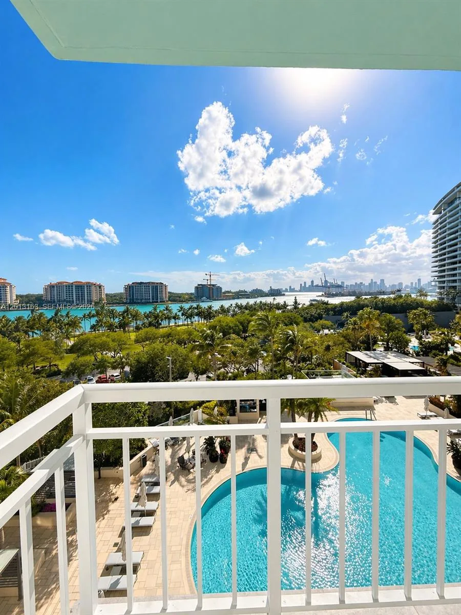400 S Pointe Dr # 707, Miami Beach, FL 33139
