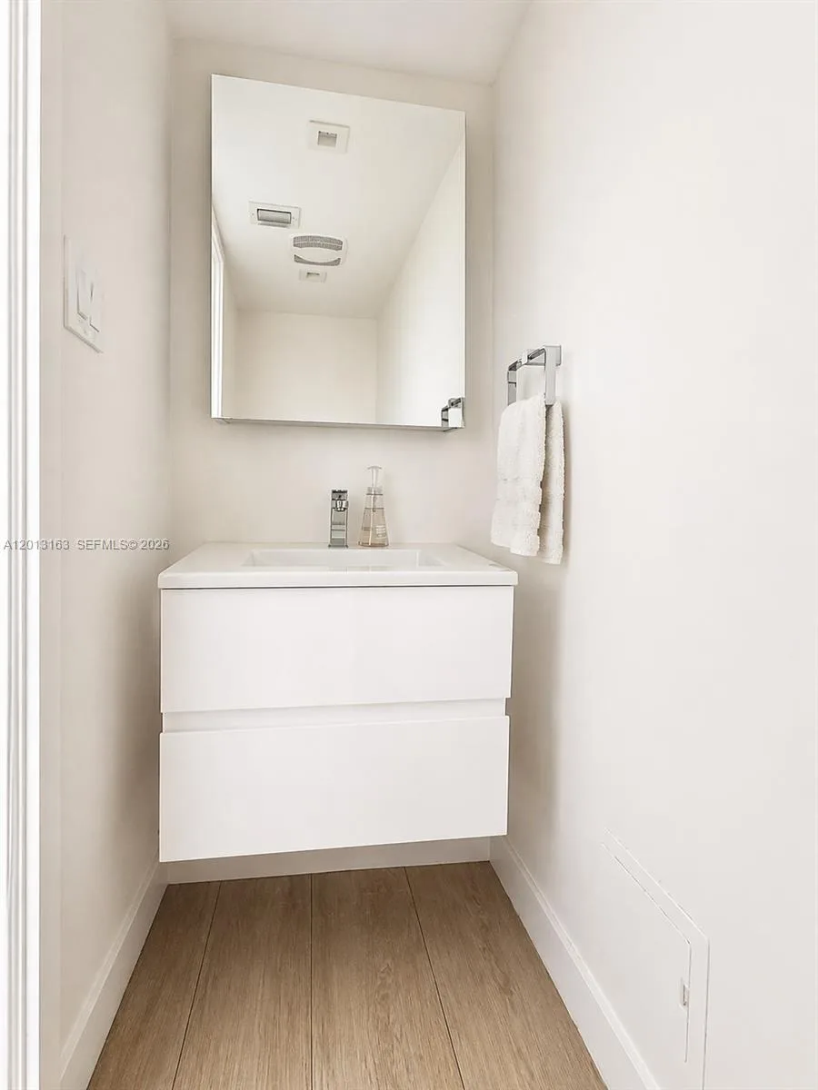 400 S Pointe Dr # 707, Miami Beach, FL 33139 photo 11