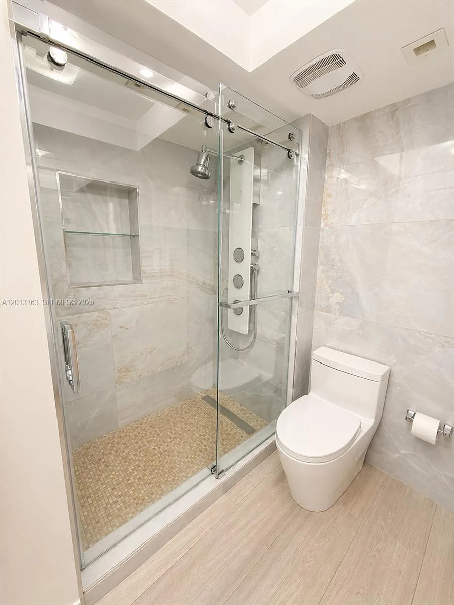 400 S Pointe Dr # 707, Miami Beach, FL 33139 photo 12