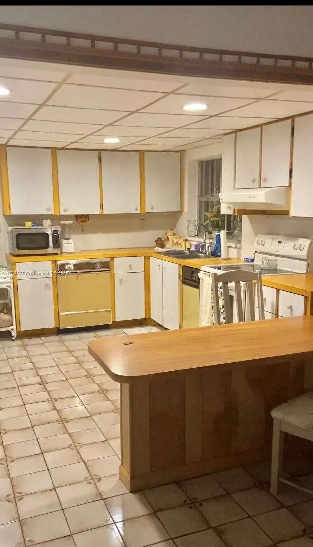 8947 SW 12th St, Miami, FL 33174 photo 4