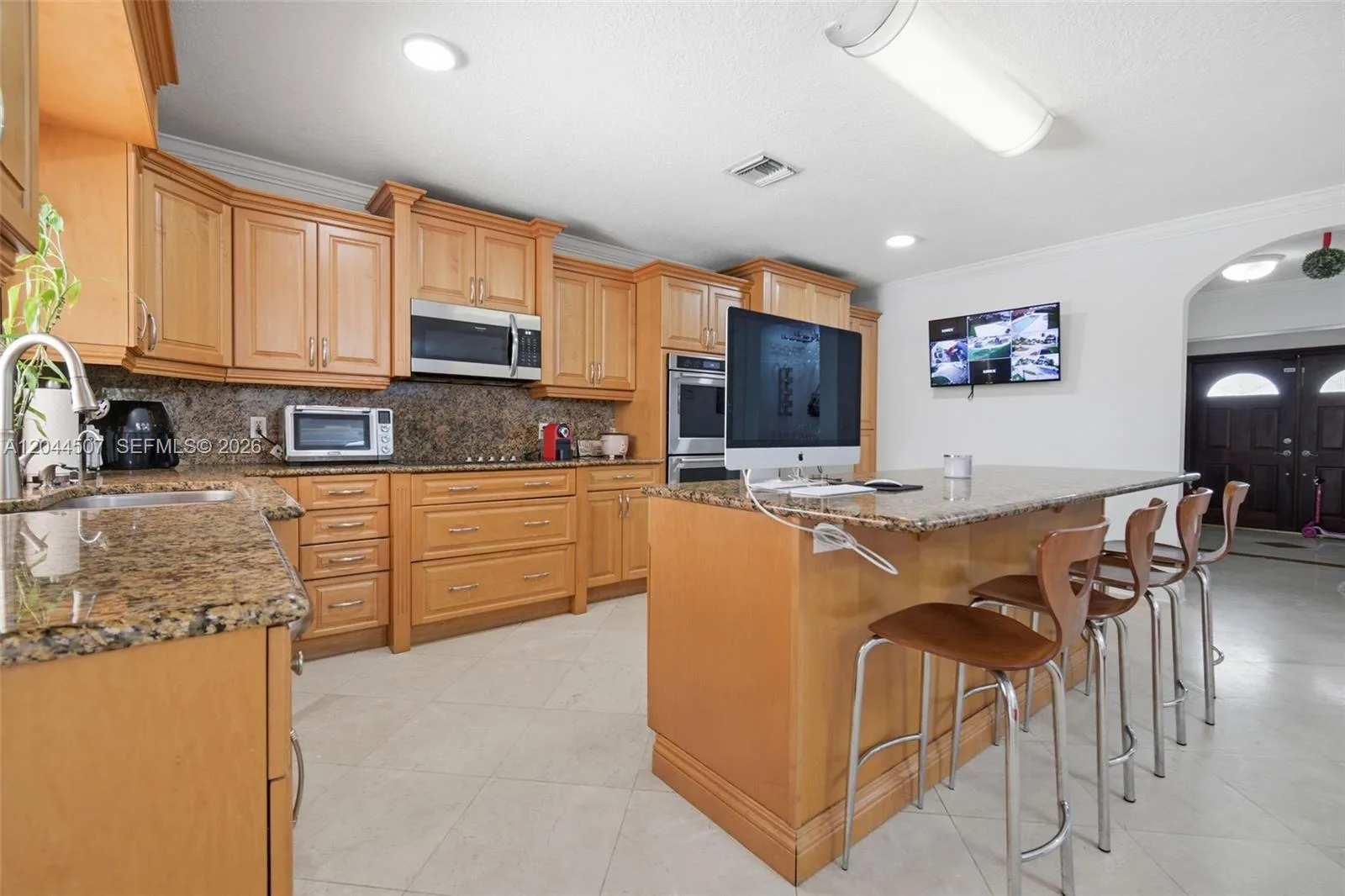 713 Diplomat Pkwy, Hallandale Beach, FL 33009 photo 11