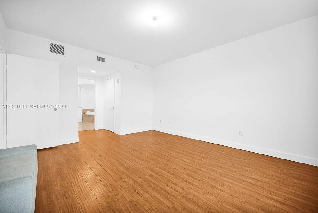 15051 Royal Oaks Ln # 1605, North Miami, FL 33181 photo 11