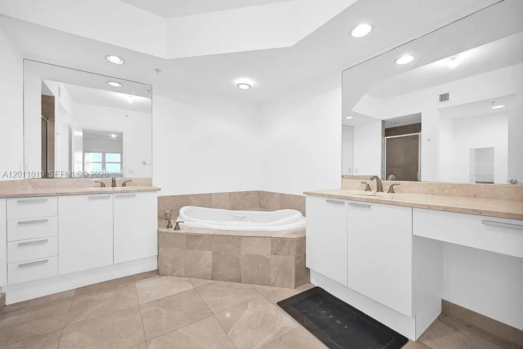 15051 Royal Oaks Ln # 1605, North Miami, FL 33181 photo 13