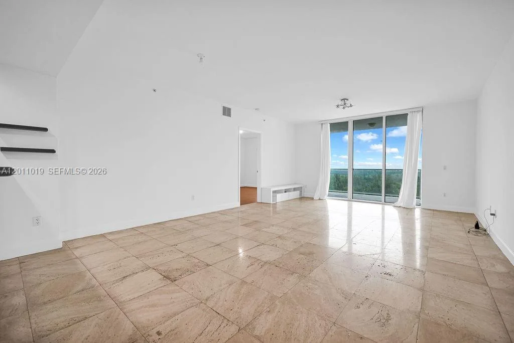 15051 Royal Oaks Ln # 1605, North Miami, FL 33181 photo 4