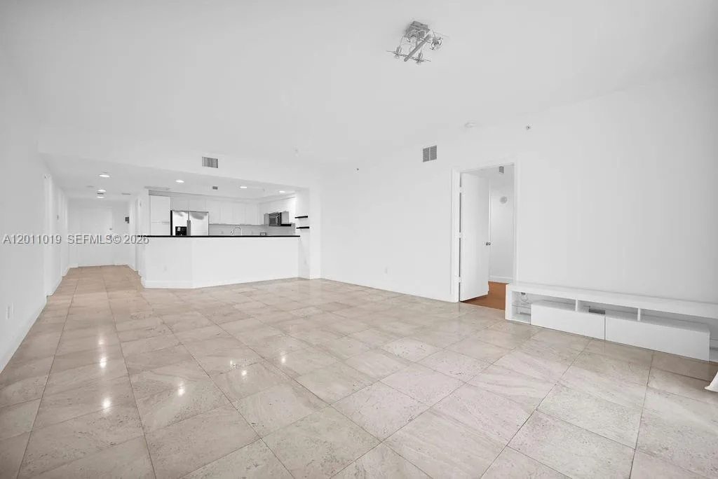 15051 Royal Oaks Ln # 1605, North Miami, FL 33181 photo 5