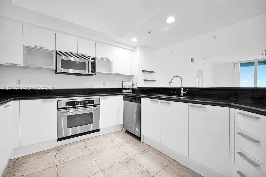 15051 Royal Oaks Ln # 1605, North Miami, FL 33181 photo 6