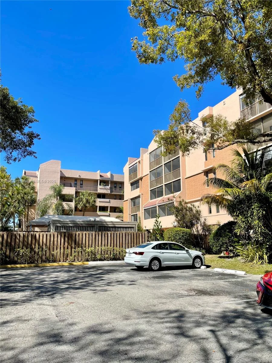 6800 Cypress Rd # 408, Plantation, FL 33317