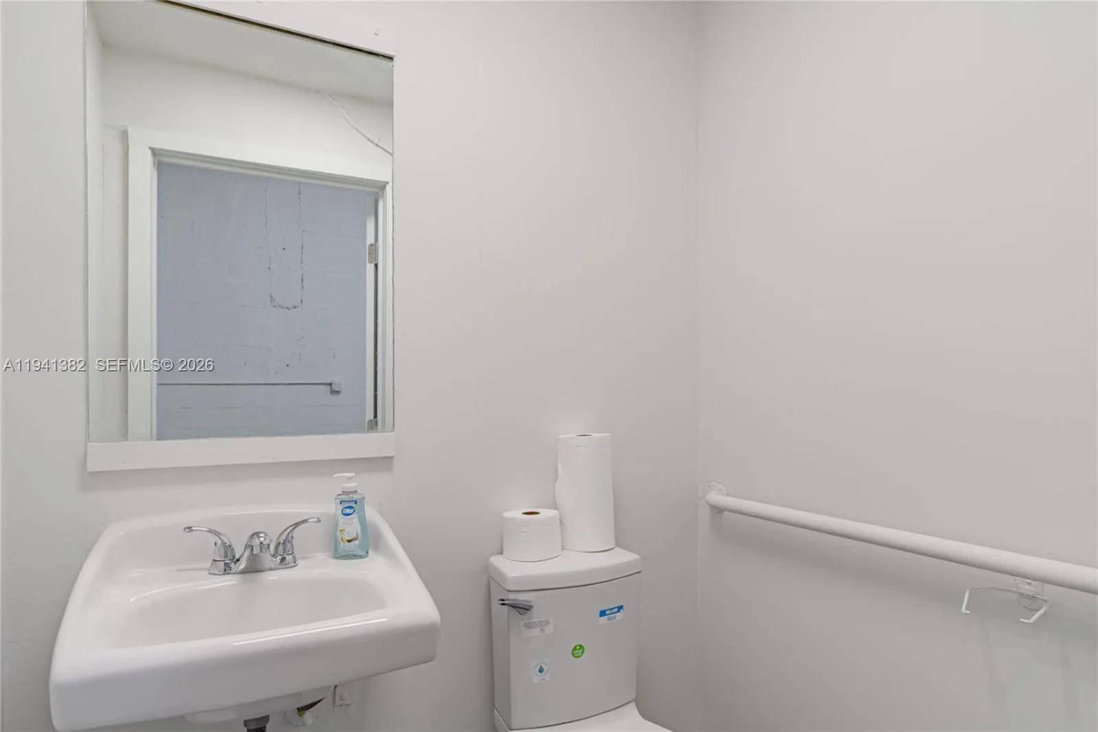 569 W 28th St, Hialeah, FL 33010 photo 5
