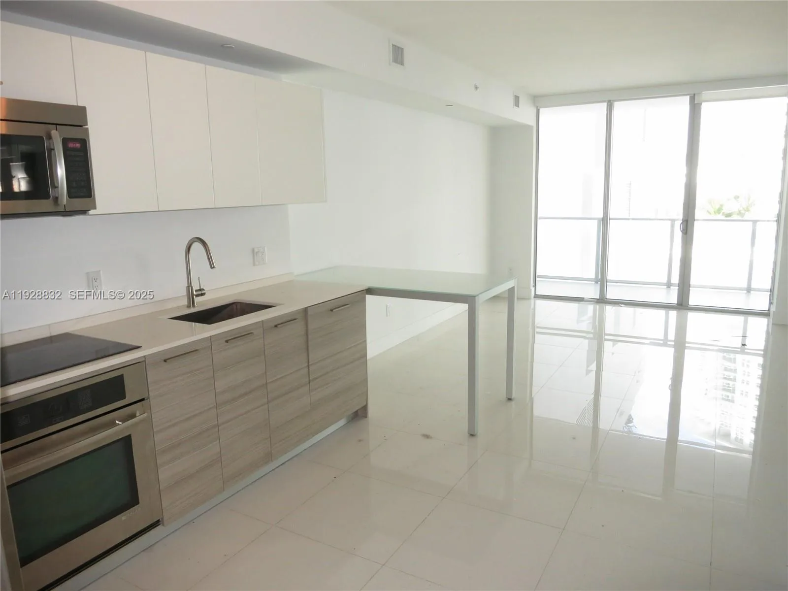 1300 BRICKELL BAY DR # 1110, Miami, FL 33131 photo 3