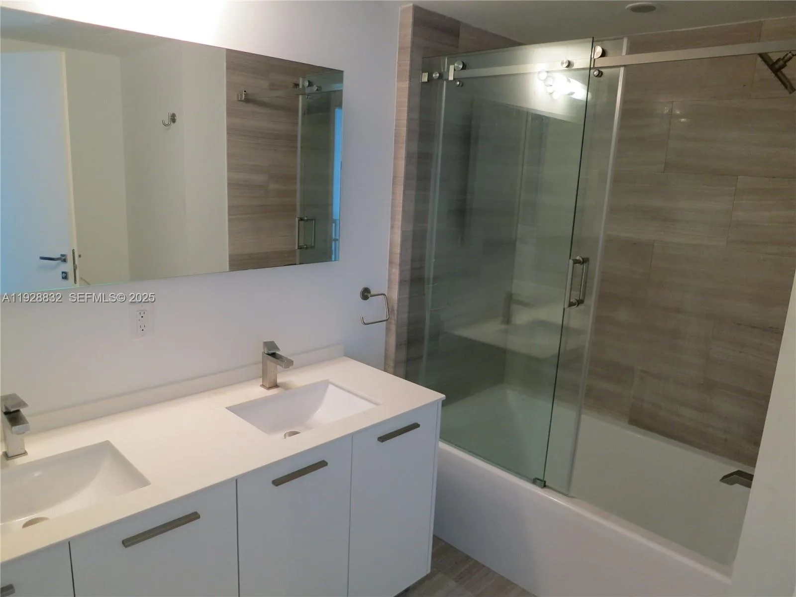 1300 BRICKELL BAY DR # 1110, Miami, FL 33131 photo 8