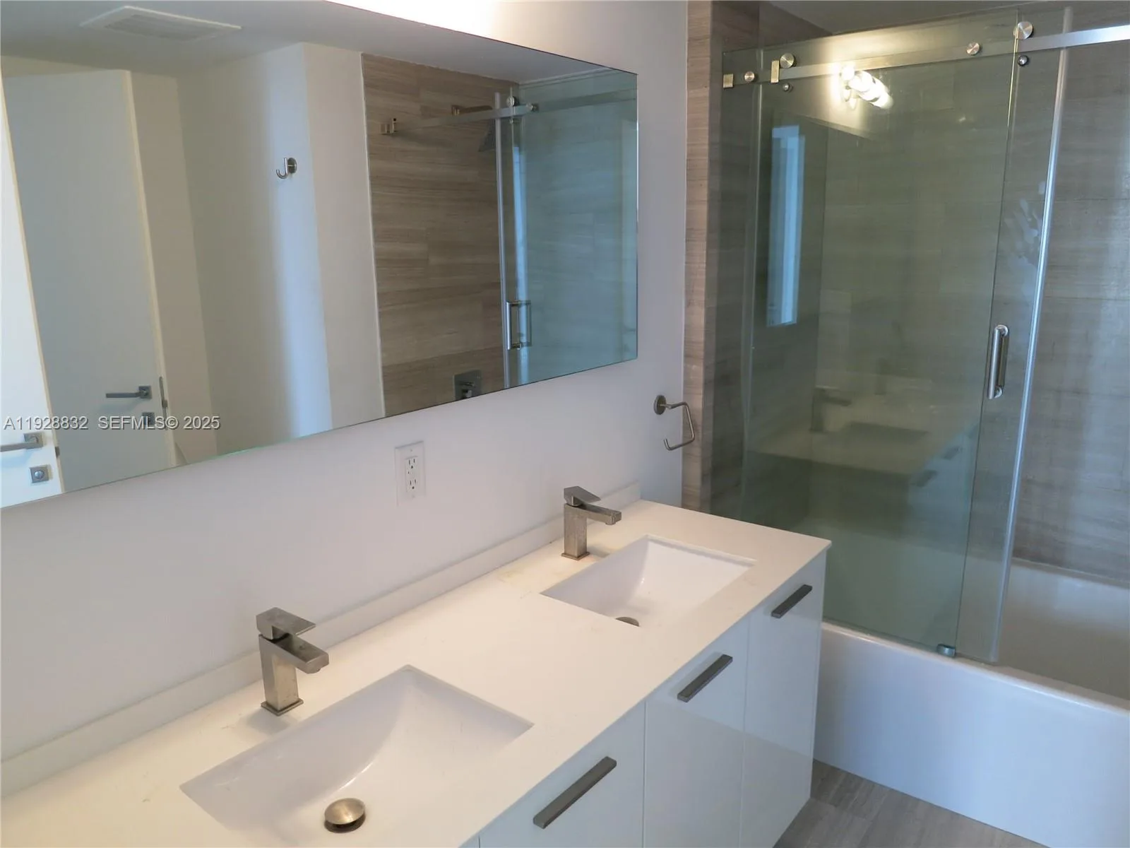 1300 BRICKELL BAY DR # 1110, Miami, FL 33131 photo 9