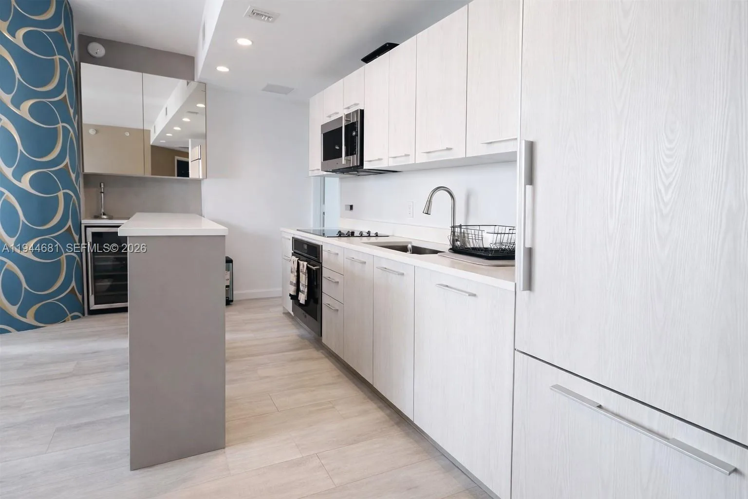 45 SW 9th St # 3008, Miami, FL 33130 photo 3