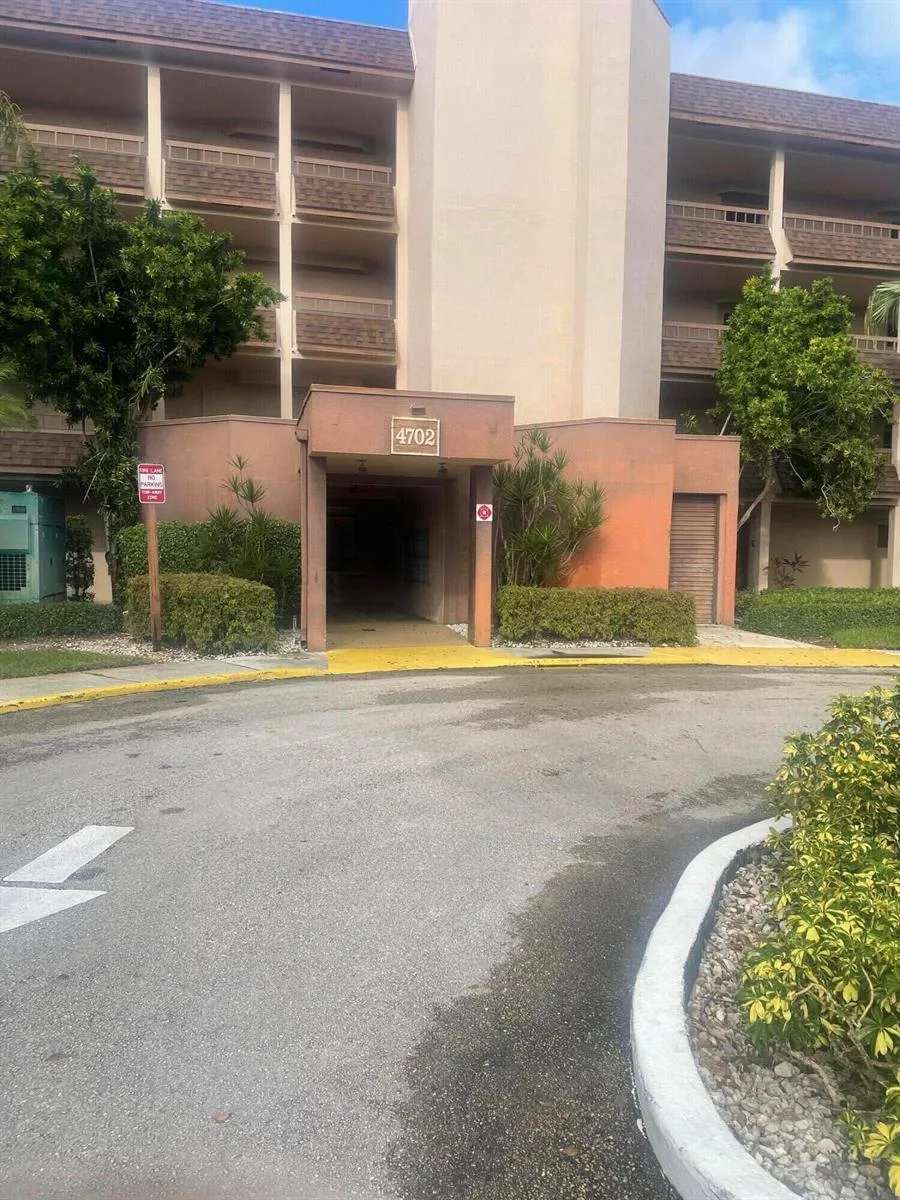 4702 Fountains Drive # 207, Lake Worth, FL 33467