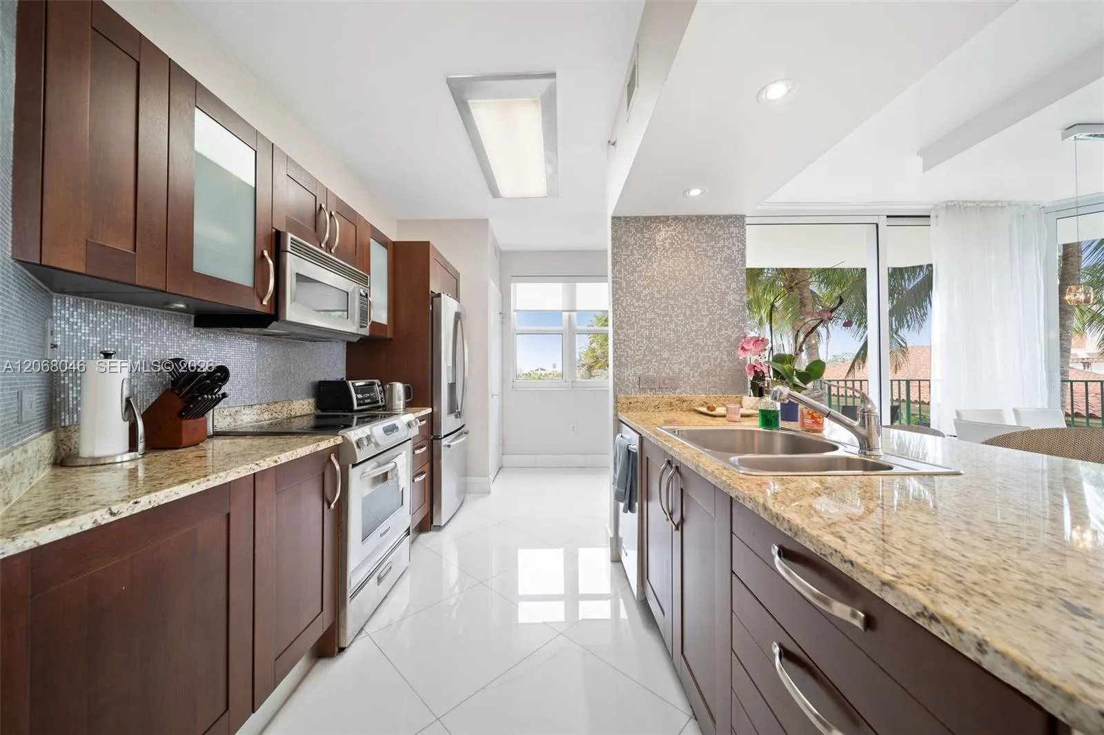 19900 E Country Club Dr # 610, Aventura, FL 33180 photo 2