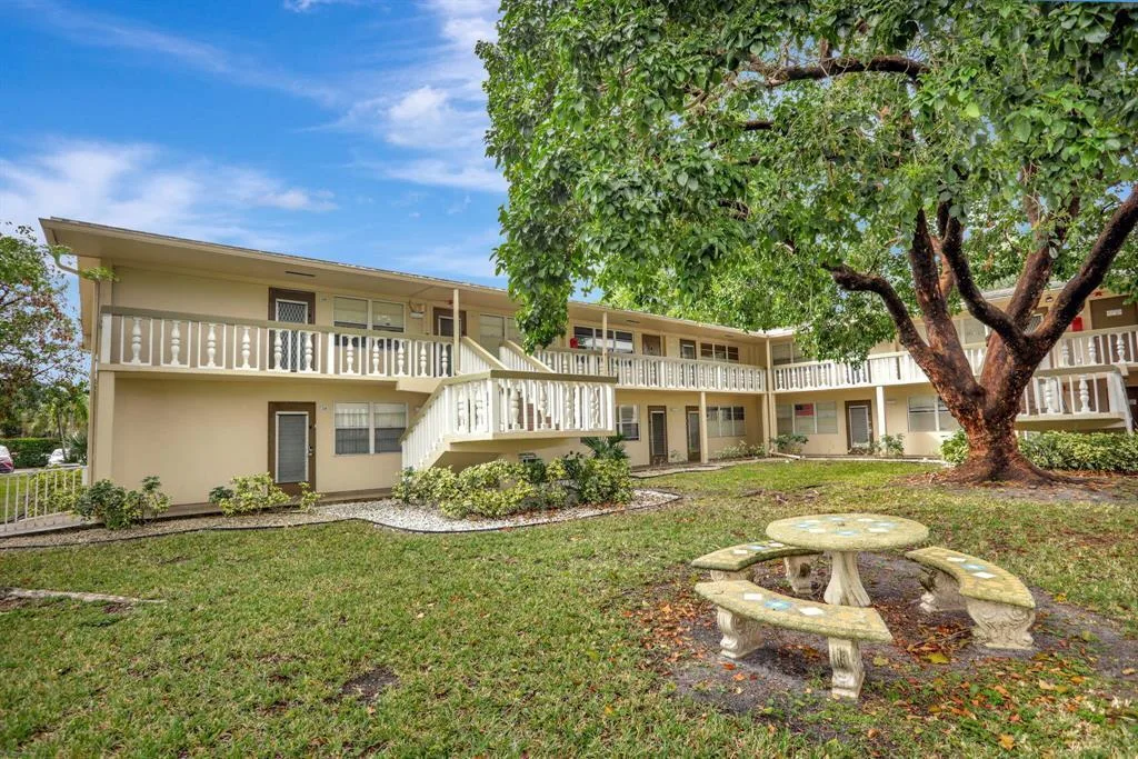 237 Farnham J, Deerfield Beach, FL 33442