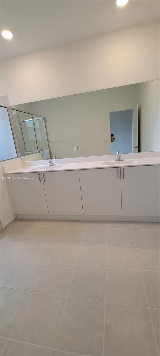 1010 SE 26th Ter, Homestead, FL 33035 photo 12