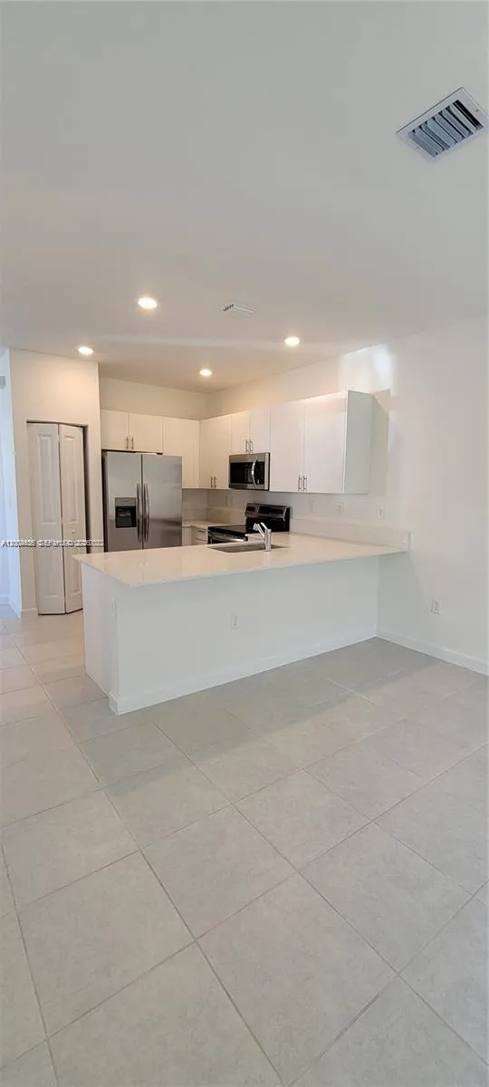 1010 SE 26th Ter, Homestead, FL 33035 photo 4