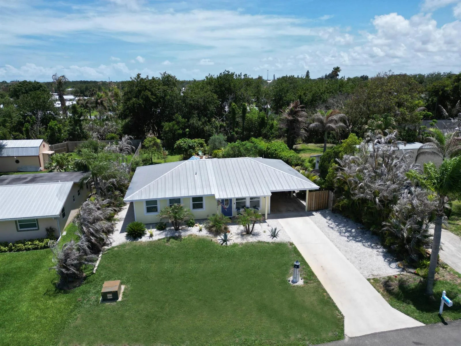 8704 SE Jardin Street, Hobe Sound, FL 33455