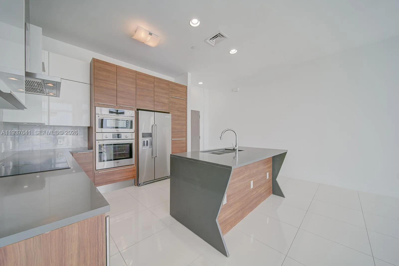 601 NE 27th St # 1904, Miami, FL 33137 photo 4