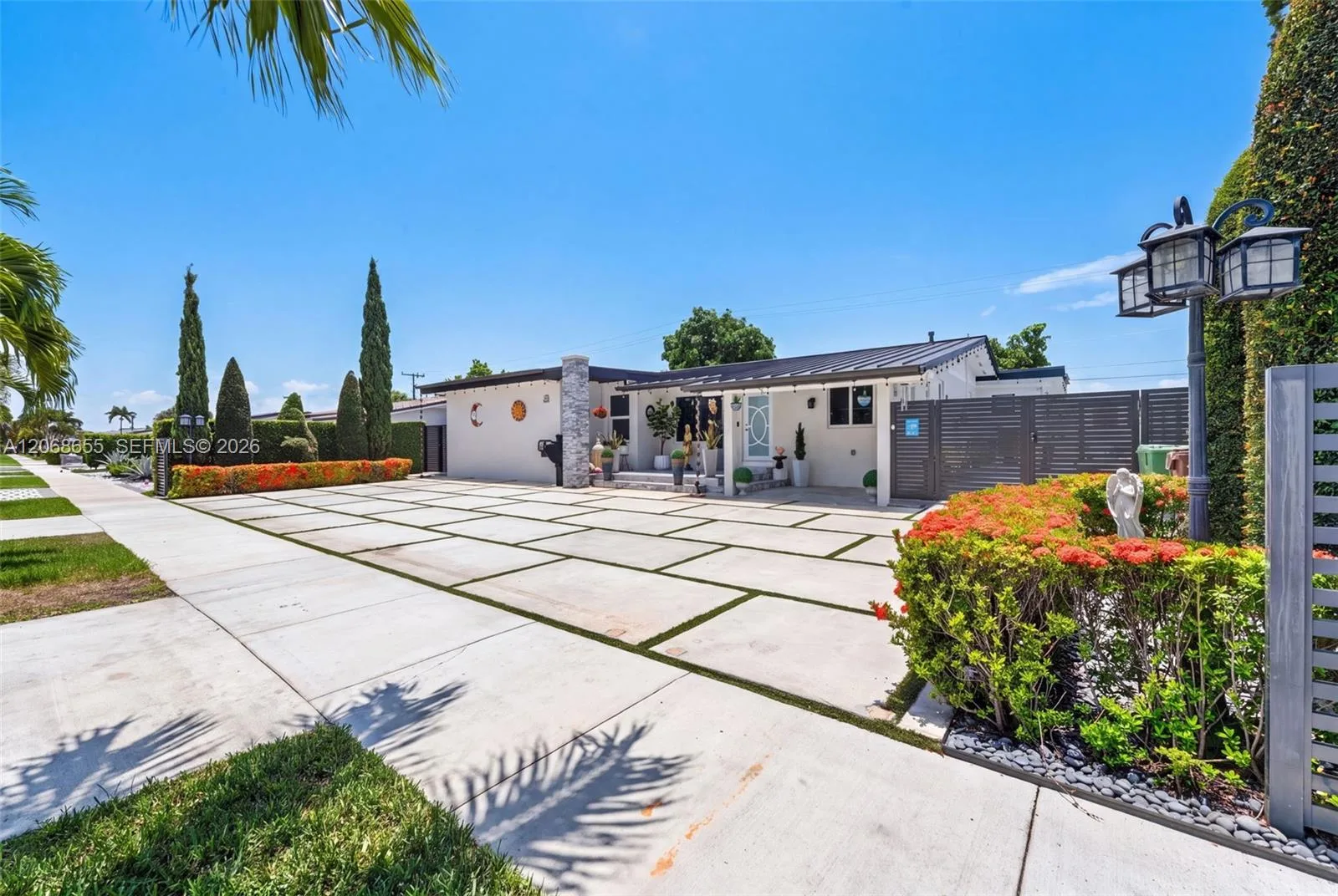700 W 51st Pl, Hialeah, FL 33012 photo 2