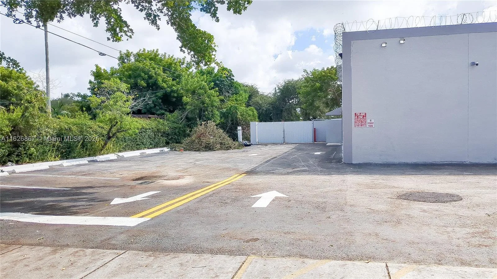 16525 NW 27th Ave, Miami Gardens, FL 33054 photo 4