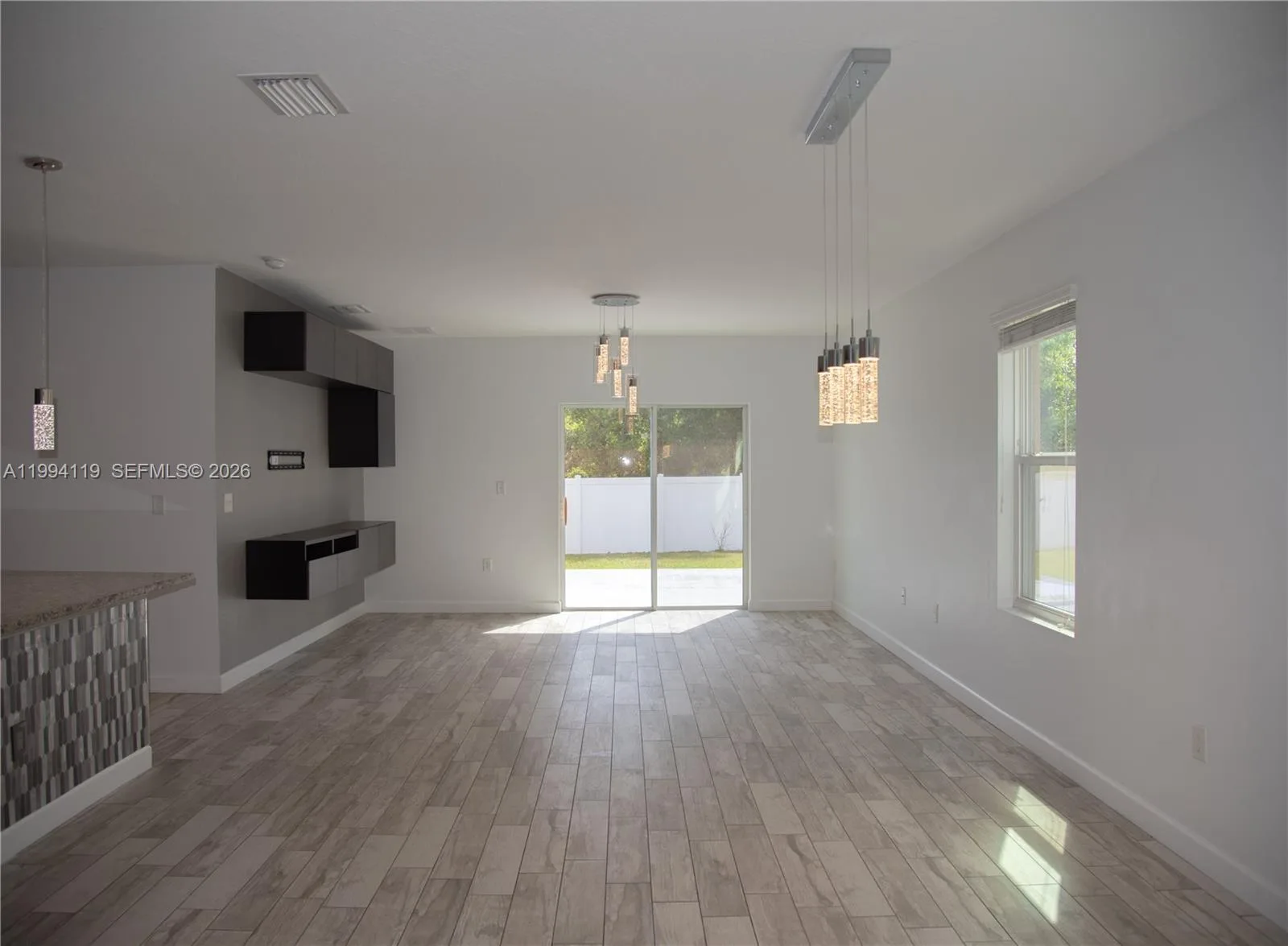 105 lacewing pl, Other City - In The State Of Florida, FL 33594 photo 4