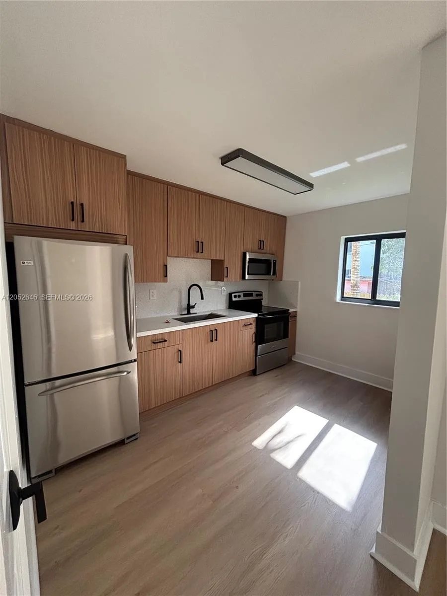1353 NW 5th St # 1, Miami, FL 33125